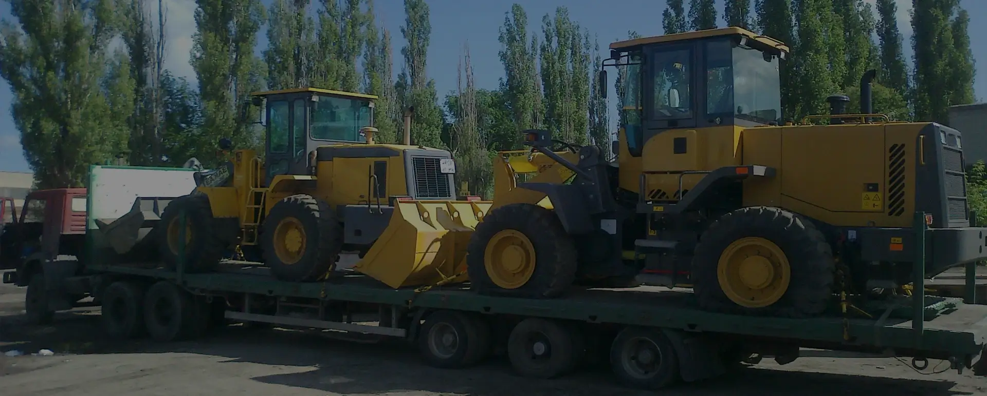 Заказать аренду низкорамного прицепа в поселке городского типа Большая Мурта (Сибирский округ - Красноярский край) для перевозки спецтехники в негабарите на сайте по форме